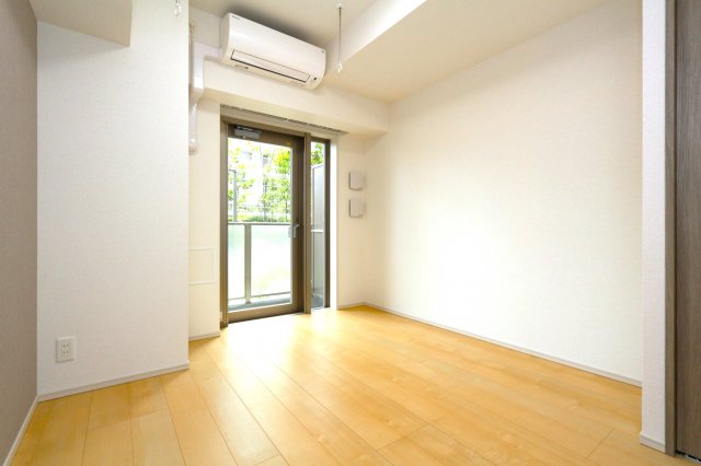 居室・リビング　参考写真（同物件別部屋）