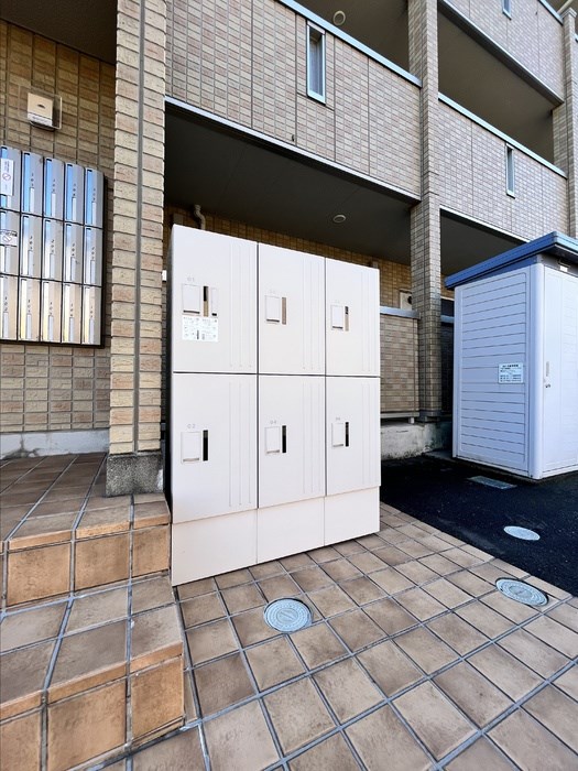 エントランス　メールボックス・宅配ボックス完備