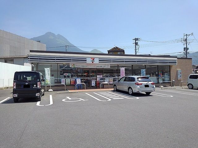 コンビニ　セブンイレブン 湯布院川上店（コンビニ）まで1800m