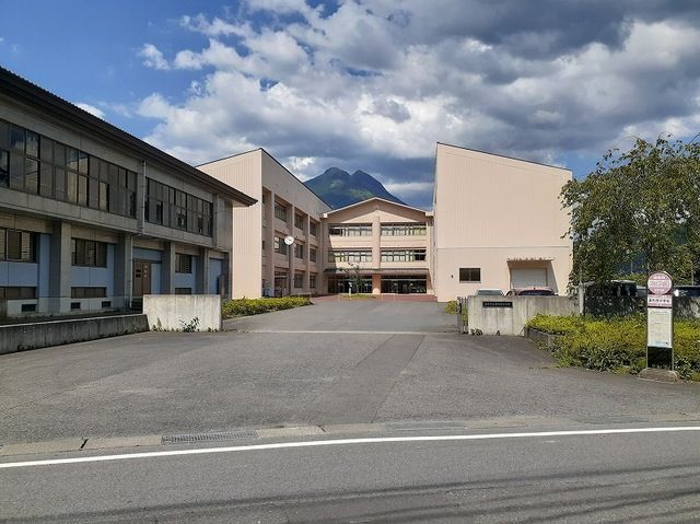 中学校　由布市立湯布院中学校（中学校）まで30m