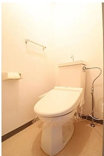 トイレ　※掲載写真は、同タイプの別部屋写真です。