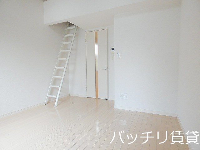 居室・リビング　同型タイプの為、現状を優先致します。