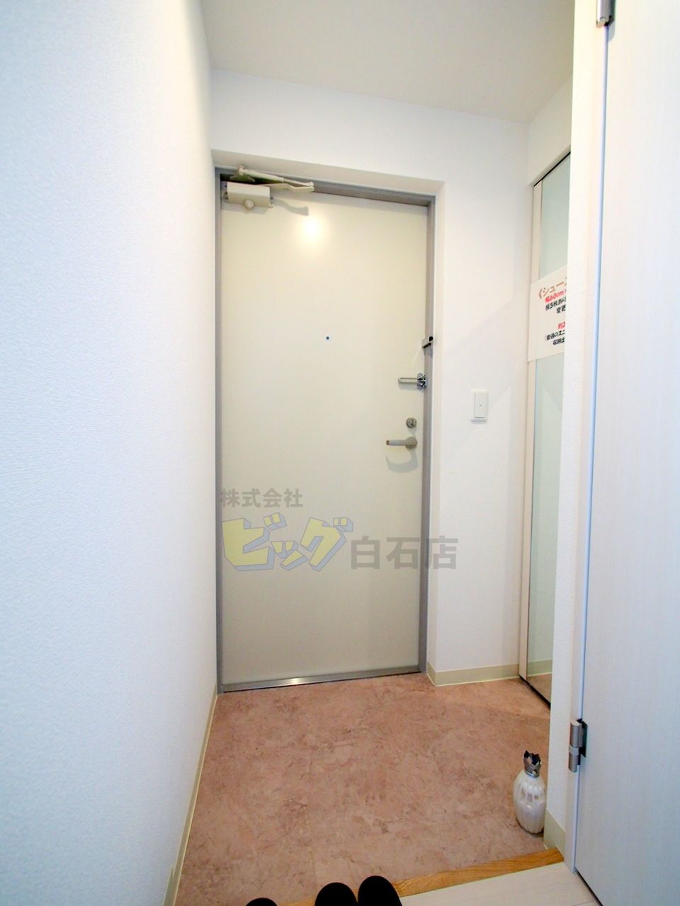 玄関　広々とした玄関です♪