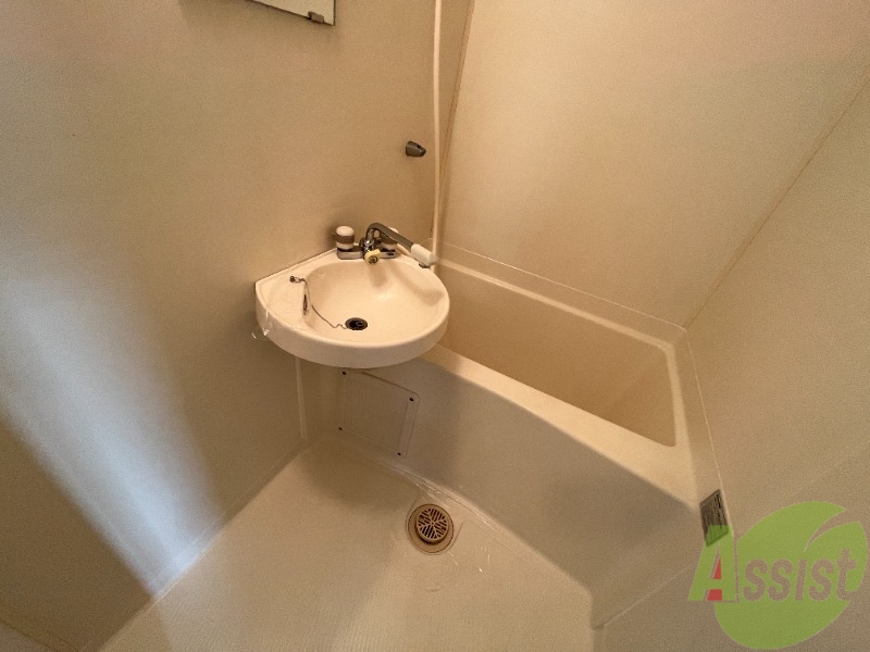 バス・シャワールーム　コチラで日々の疲れを癒し、リラックスしてください