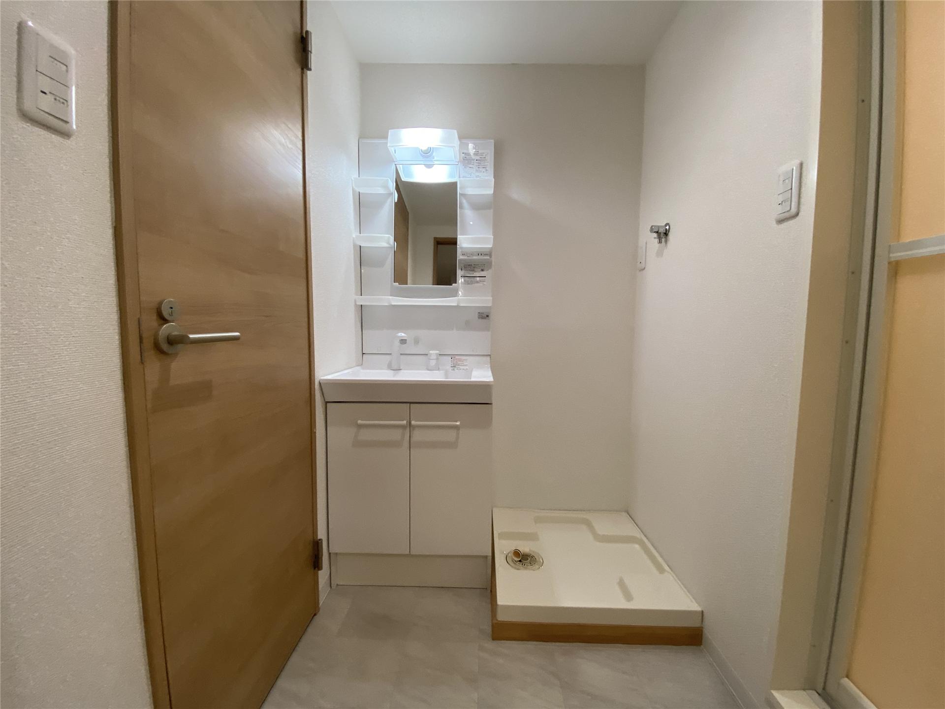 洗面設備　洗髪洗面化粧台付きです