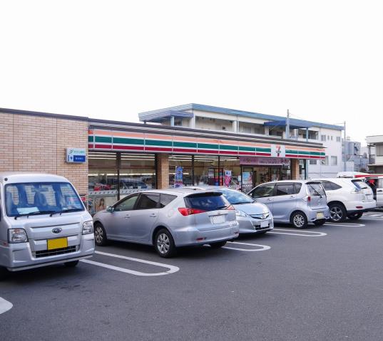 コンビニ　セブン－イレブン横浜川和町店（コンビニ）まで115m