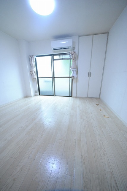 居室・リビング　写真は２０３号室