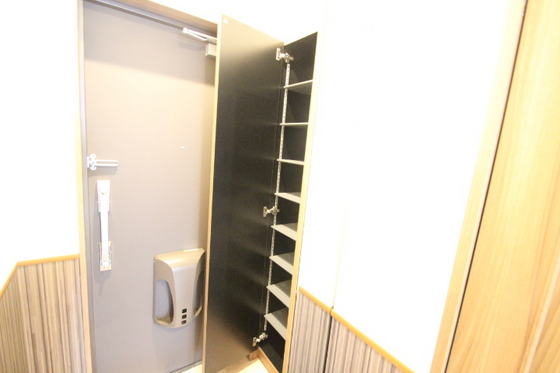 玄関　※別部屋の写真です