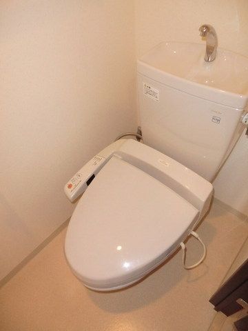 トイレ　同建物同タイプ間取参考写真です