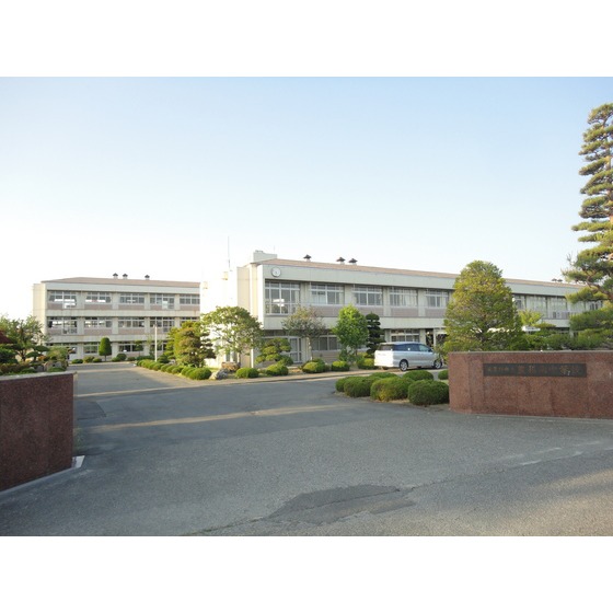 中学校　安曇野市立豊科南中学校（中学校）まで2275m