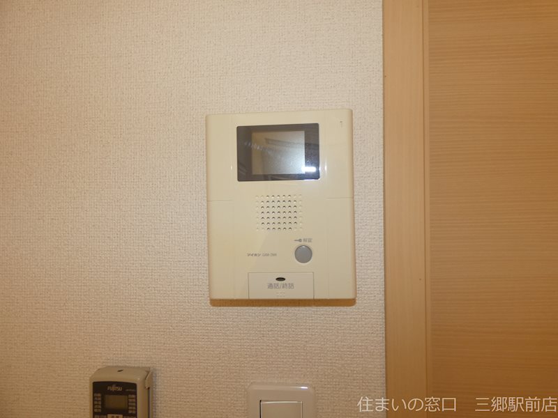セキュリティ　モニター付きインターホン