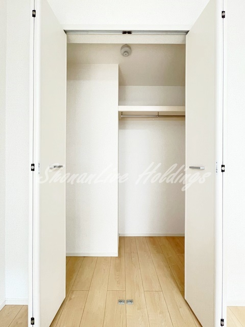 収納　清潔感のあるトイレです