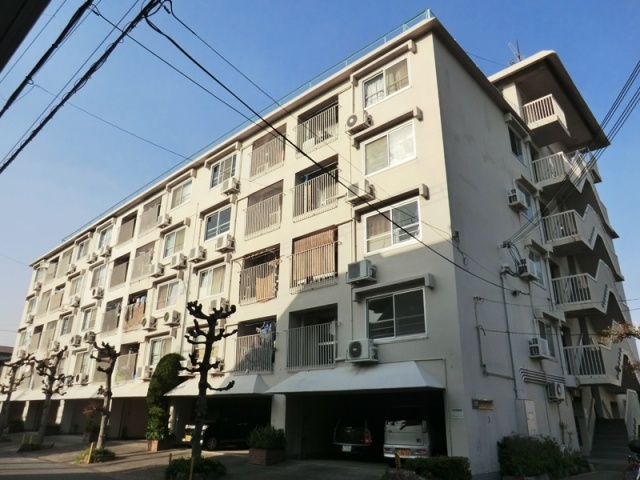 建物外観　居住者専用のごみ置き場があります。