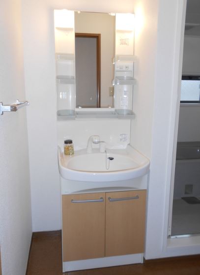 洗面設備　※同物件、別部屋の写真です。