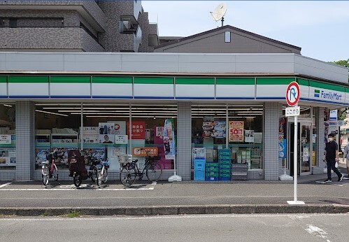コンビニ　ファミリーマート横浜本牧通り店（コンビニ）まで146m