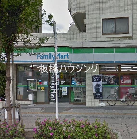 コンビニ　ファミリーマート練馬北町店（コンビニ）まで633m