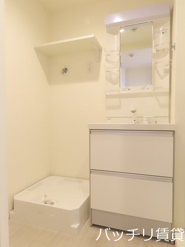 洗面設備　同型タイプの為現状を優先致します。