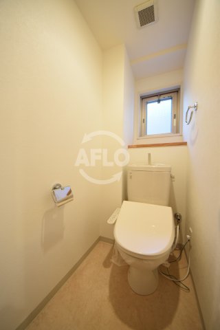 トイレ　ノステルコート夕陽丘　温水洗浄便座付き