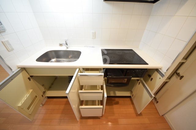キッチン　ノステルコート夕陽丘　3口システムキッチン