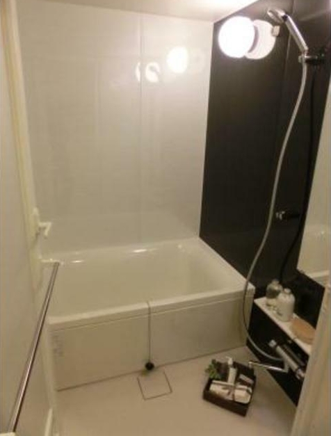 バス・シャワールーム　追い焚き機能、浴室乾燥機付きバス。