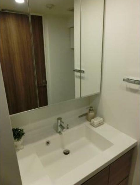 洗面設備　うれしい独立洗面台。