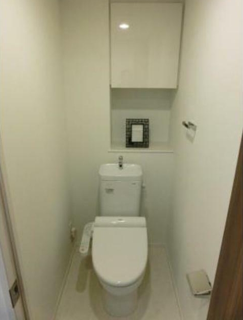 トイレ　温水洗浄便座。