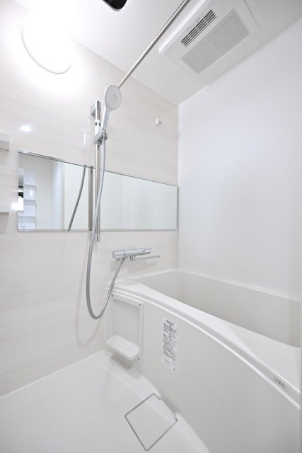 バス・シャワールーム　コンパクトで使いやすいお風呂です