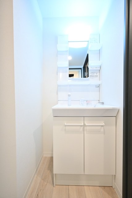 洗面設備　独立洗面化粧台付き