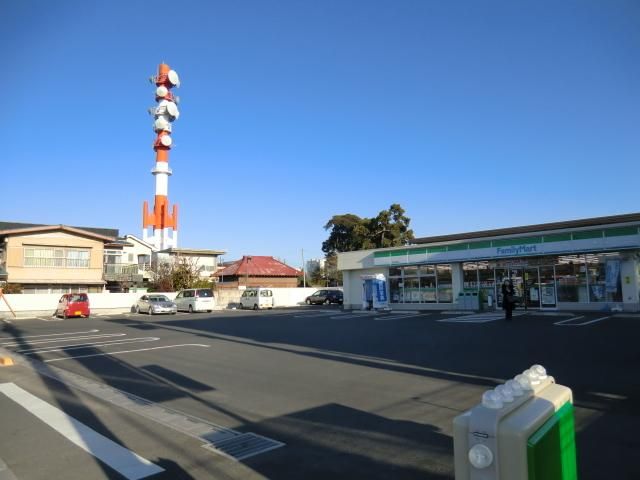 コンビニ　ファミリーマート（コンビニ）まで577m