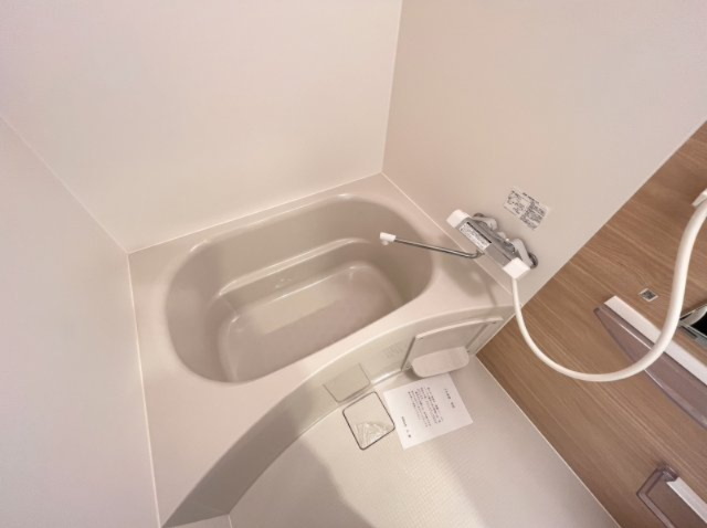 バス・シャワールーム　落ち着いた空間のお風呂です