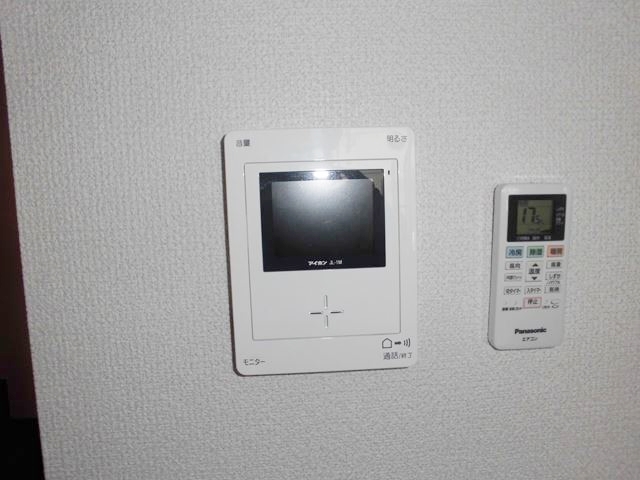 セキュリティ　女性の方でも安心のモニター付きインターフォン♪