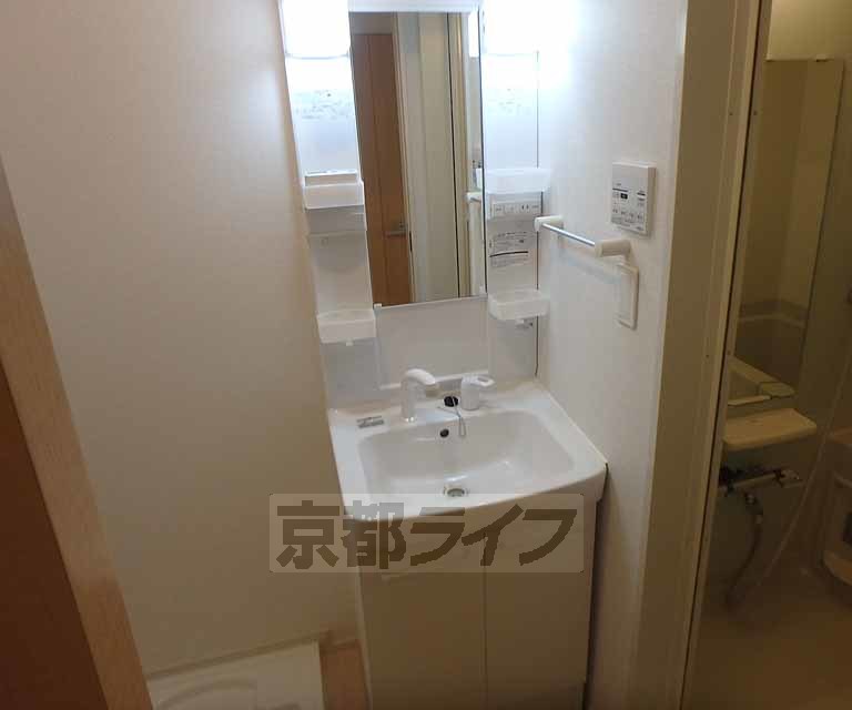 洗面設備　朝の支度はこちらでどうぞ