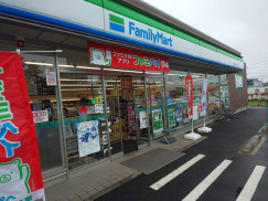 コンビニ　ファミリーマート（コンビニ）まで1503m