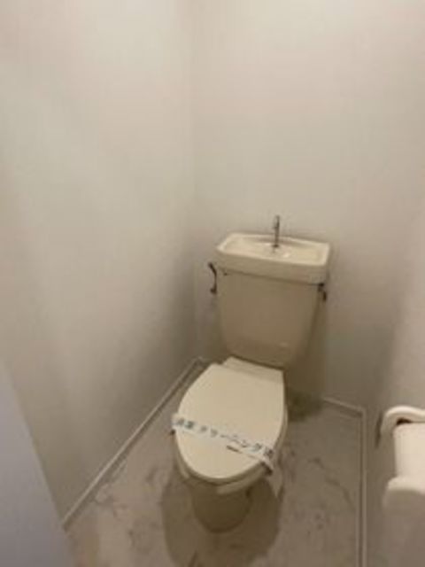 トイレ　※写真は同タイプの別のお部屋になります。