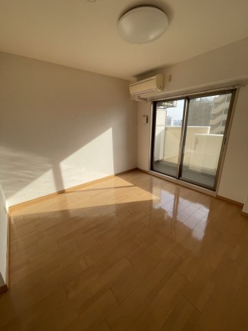 居室・リビング　こちらの居間で趣味の時間をお楽しみください