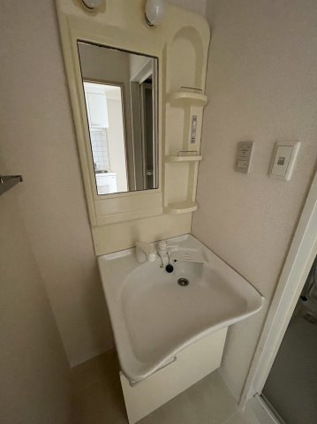 洗面設備　ゆったりとスペースのある洗面所