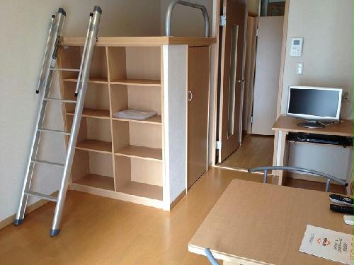 居室・リビング　1Fはフローリング、2Fはカーペット