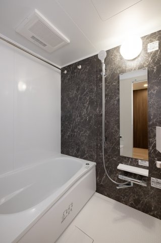 バス・シャワールーム　※写真は同タイプ住戸です。