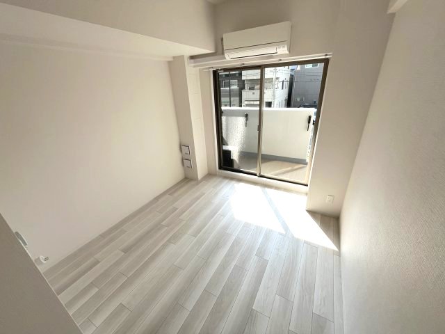 居室・リビング　写真は他部屋の反転間取りとなっております。