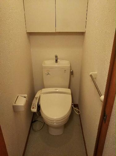 トイレ　温水洗浄便座付き。同タイプの写真です。