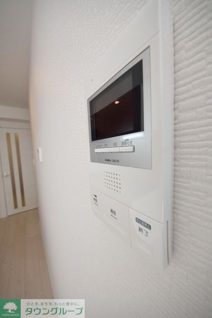 セキュリティ　来訪者は室内のモニターでチェックできます