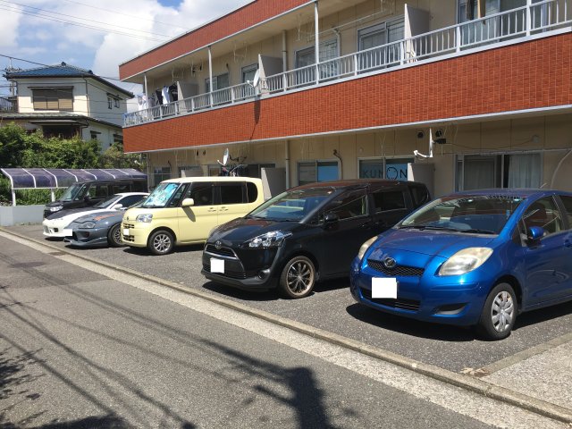 駐車場　敷地内平面駐車場あり