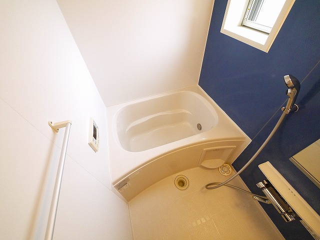 バス・シャワールーム　ゆったり過ごせるお風呂です