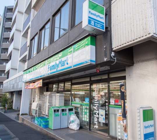 コンビニ　ファミリーマート　西早稲田三丁目店（コンビニ）まで120m