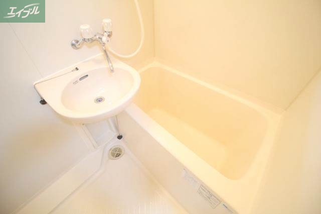 バス・シャワールーム　バスルーム