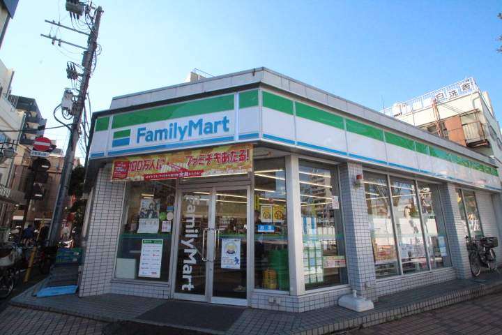 コンビニ　ファミリーマート（コンビニ）まで331m