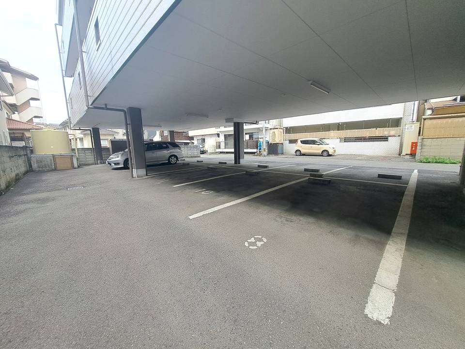 駐車場　駐車場