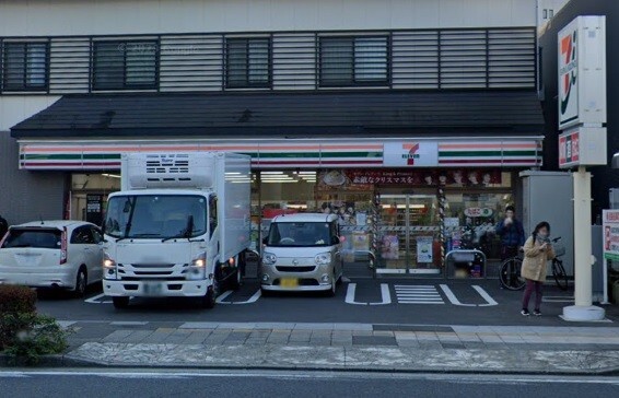 コンビニ　セブンイレブン小田原本町店（コンビニ）まで495m