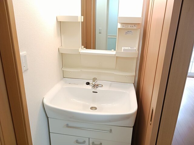 洗面設備　スペースが確保できる洗面所です