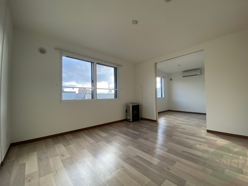 居室・リビング　広くてキレイなＬＤＫが広がっていて、充実した生活が送れそう。